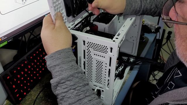 Coolermaster NR200, Corsair SF750 e a Gigabyte RTX 3060TI Gaming OC смотреть онлайн