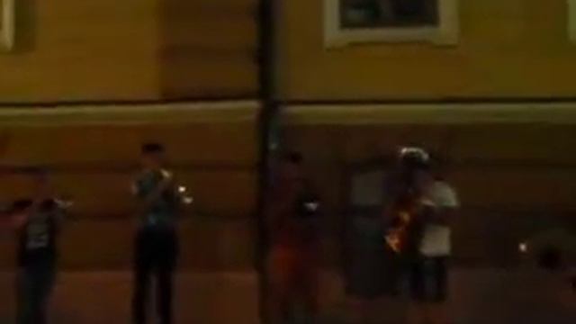 Ночь. Музыканты на улице Кобылянской смотреть онлайн