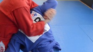 Защита от прохода в ноги с помощью приема самбо "КОРЯГА"