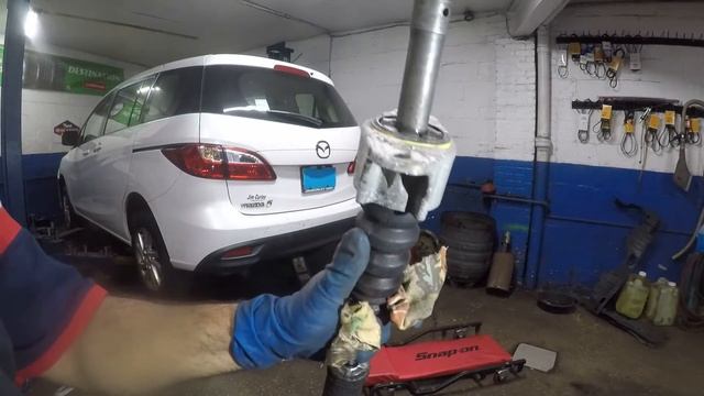 How to replace rear shocks on Mazda 3, 5 or 6 East to remove and replace смотреть онлайн