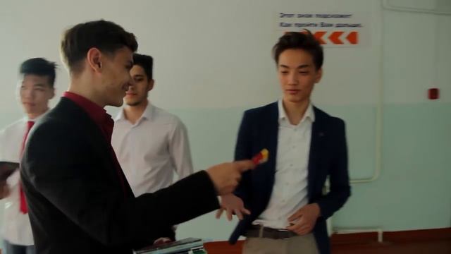 Выпускной клип 11 класса. Ребята заморочились, молодцы) смотреть онлайн
