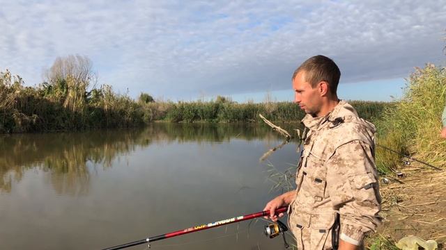 Просто подсекать надо нежнее / Курьез на рыбалке / В поисках ерша смотреть онлайн