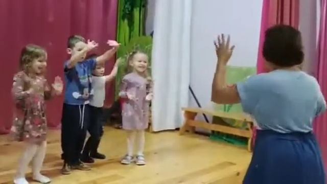 Театральное занятие с детьми 3 - 4 годика. Театр "Кукляндия" педагог Майя Родина смотреть онлайн