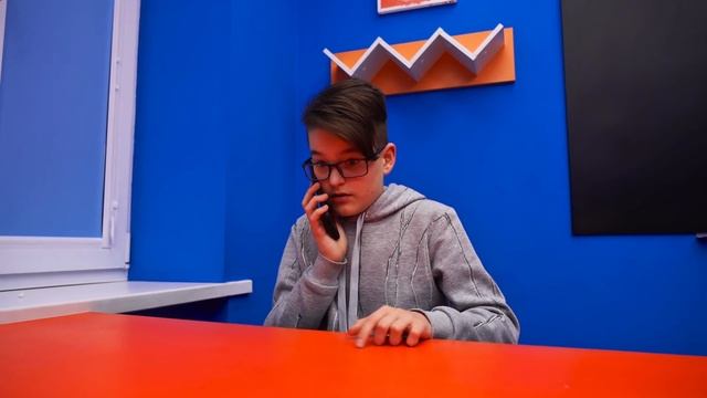 МАША ТЕПЕРЬ ЖИВЁТ В ШКОЛЕ!!! смотреть онлайн