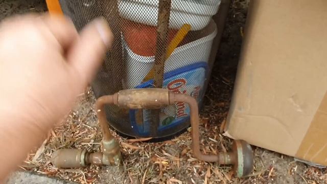 Нашла под деревом жёлтый пакет ! Открыла ,а там ...Не свалка ,а барахолка .Глаза разбегаются смотреть онлайн