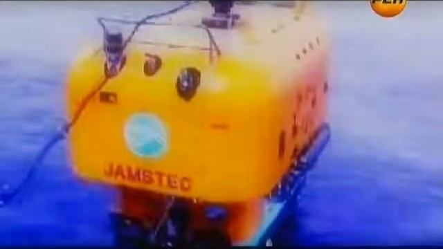 Исследователи замерли у иллюминатора. На глубине 600 м существа,похожие на людей. смотреть онлайн