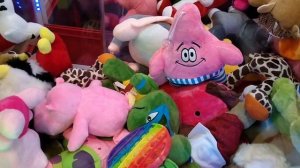 ВЫИГРАЛА МНОГО ИГРУШЕК в АВТОМАТЕ ХВАТАЙКА!!!?