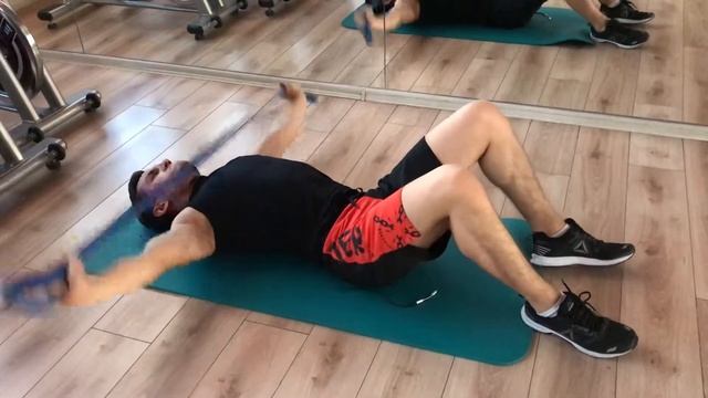 Разрывы с резиной лёжа на полу смотреть онлайн