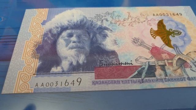 Одним дарят, другие покупают. Тестовая купюра Казахстана Беркутчи 2011 с номером и без. В каталог смотреть онлайн