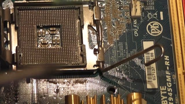 Установка процессора (CPU) на материнскую плату. смотреть онлайн