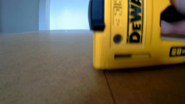 Обзор степлера Dewalt смотреть онлайн