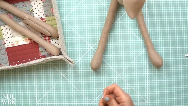 Muñeca Liebre para Primavera de Tilda Friends con Patrones Gratuitos - Tutorial Paso a Paso смотреть онлайн