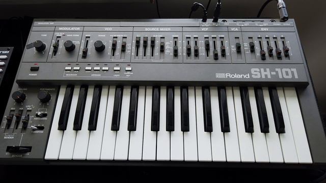 EBM (Electronic Body Music) Tutorial And Performance: Elektron Analog Four, Roland SH-101, MicroKor