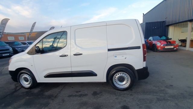 CU19 YMC - Vauxhall Combo смотреть онлайн
