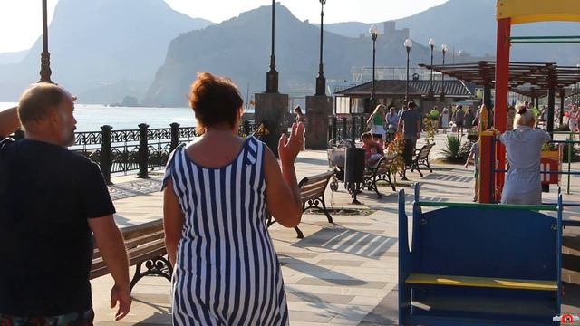 Бархатный сентябрь. Пляж в городе Судак. Вечер у моря смотреть онлайн