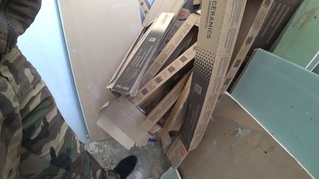 ДИСК РВЁТ ПЛИТКУ/ЖОРА НАЧАЛ ДЕМОНТАЖ НА БАЛКОНЕ... смотреть онлайн