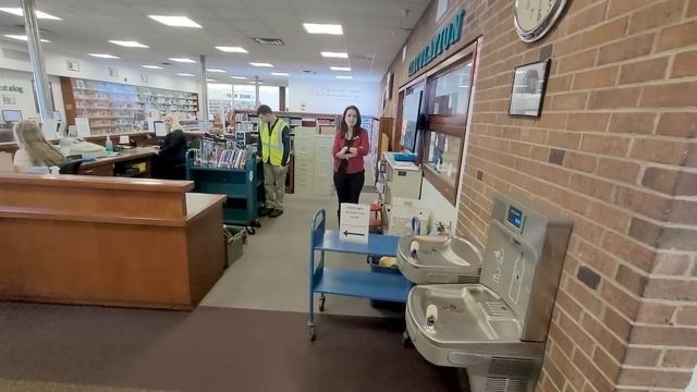 Chill Indian Guy Quietly Films the A/C in a Library and This Happens смотреть онлайн