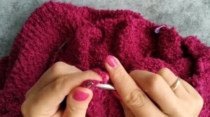 Свитер оверсайз из буклированной пряжи с V-образной горловиной. Мастер-класс по вязанию