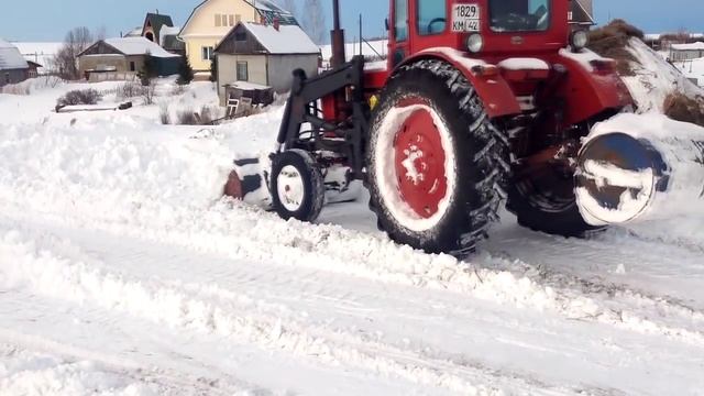Трактор т40 чистка снега фронтальным погрузчиком смотреть онлайн