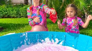 Настя и Мия - активные игры и челленджи с детьми на свежем воздухе