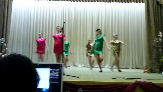 танец под песню..." Винтаж- Рома "... смотреть онлайн