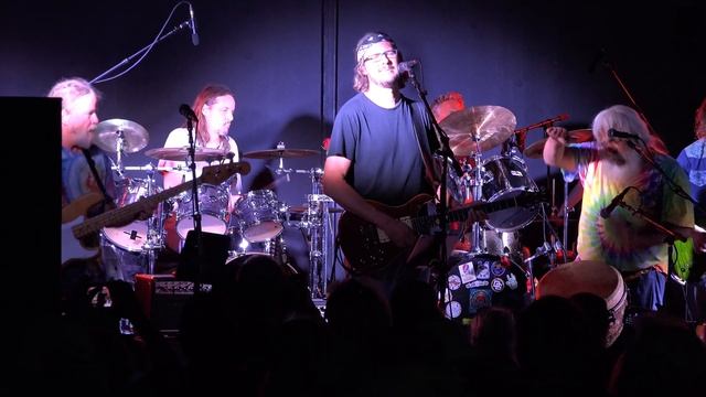 John Enriquez dedications into Fire On The Mountain/Craig Marshall Memorial Concert./Cubensis смотреть онлайн