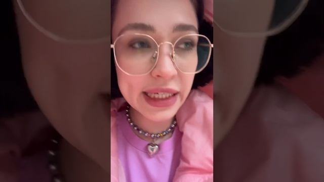Пытаюсь жить с накладными ногтями смотреть онлайн