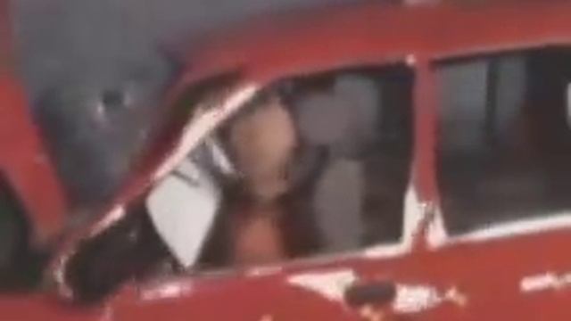 Врезаемся в дерево на скорости 50, 70 и 90 км/ч смотреть онлайн