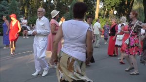 КАЧАЕТСЯ ВАГОН