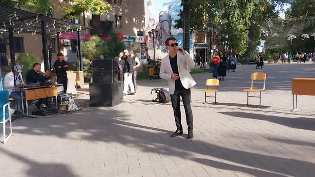 ПЕСНИ НА АРБАТЕ. Слушаем шымкентские таланты! смотреть онлайн