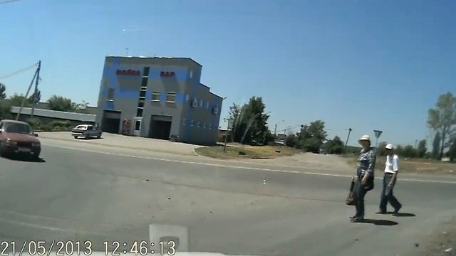 Грузовик не вписался в поворот... смотреть онлайн
