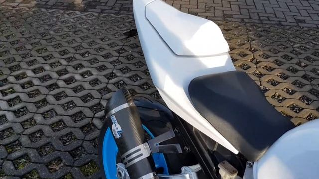 Gsxr 750 K1 Leovince смотреть онлайн