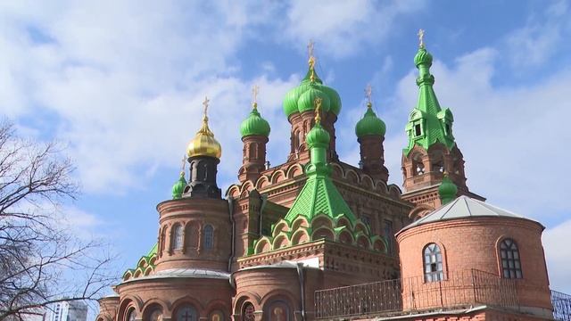 Митрополит Григорий освятил новые колокола в Свято-Троицком храме смотреть онлайн