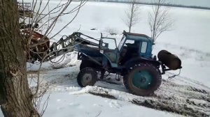 как мтз80 кун пытался заехать гружонным дровами в горку по снегу