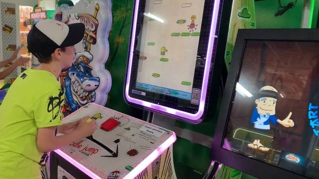 Играю в призовой автомат «doodle jump” в игровом центре «Позитив». Супер результат! смотреть онлайн