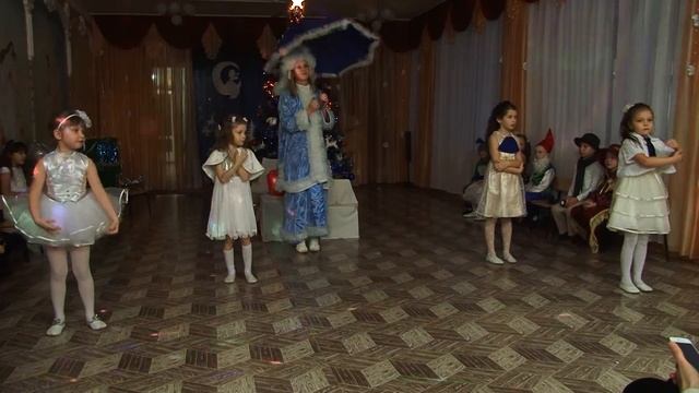 Утренник в подготовительной группе "Новый год в аэропорту" смотреть онлайн