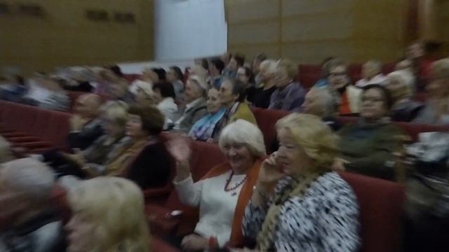 НЕОЖИДАННО ОТКЛЮЧИЛИ СВЕТ! ТОГДА КОМСОМОЛЬЦЫ ЗАПЕЛИ ХОРОМ... смотреть онлайн