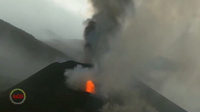 Massive Lava Fountain Suddenly Erupts La Palma Volcano 🌋🌋🌋 смотреть онлайн