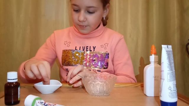 КАК СДЕЛАТЬ СЛАЙМ | ЛИЗУН КОТОРЫЙ ЛЕГКО СДЕЛАТЬ БЫСТРЫЙ ЛИЗУН БЕЗ ТЕТРАБОРАТА!!! смотреть онлайн