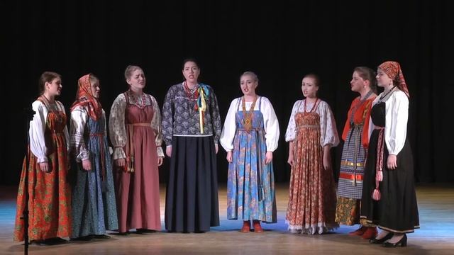 По зореньке коровушка доила - фольклорный ансамбль "РОДНИК" смотреть онлайн