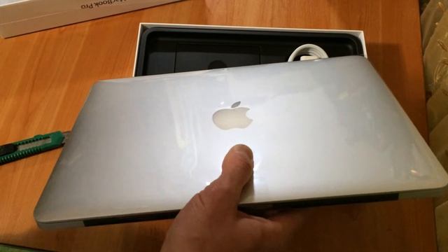 Unpacking MacBook Pro Retina 2013 смотреть онлайн