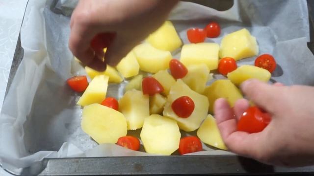 СКУМБРИЯ запеченная с овощами в духовке смотреть онлайн