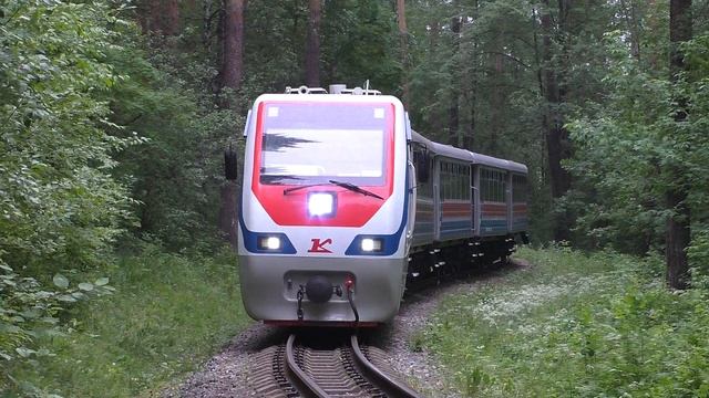 Тепловоз ТУ10-013 на Детской железной дороге с поездом Екатеринбург-Детский - Юбилейная