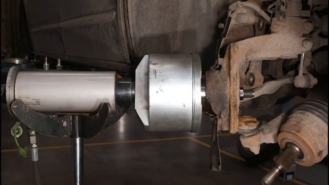 Замена переднего подшипника ступицы Volkswagen Multivan 5 смотреть онлайн
