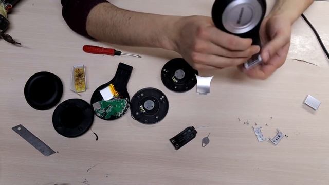 Wireless headphones repair Беспроводные наушники ремонт Simsiz eshitish vositalarini ta'mirlash смотреть онлайн