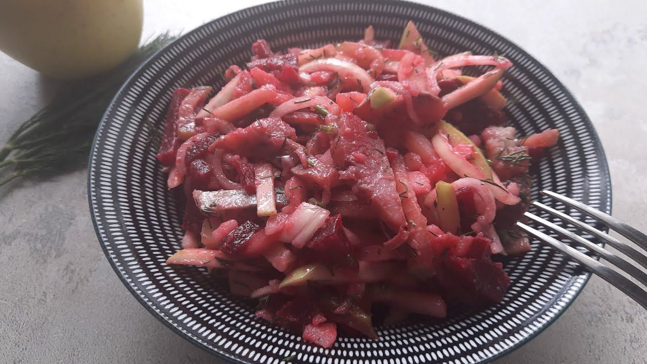 Без майонеза. Простой и вкусный САЛАТ ИЗ СЕЛЬДИ. Рецепт из СССР. смотреть онлайн