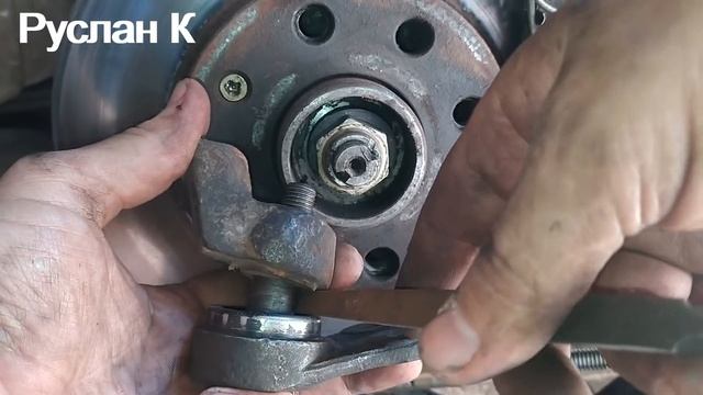 Шаровая опора. Снимаем без съёмника легко и просто !!! #РусланК смотреть онлайн