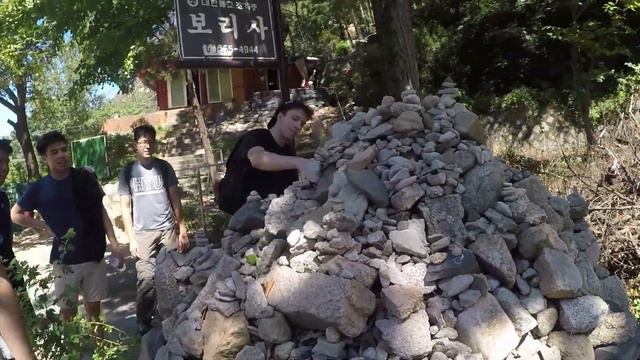 Guide for Climbing Bukhansan National Park's Baegundae peak: The Closest Mountain to Seoul. смотреть онлайн