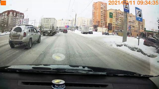 г. Казань водитель троллейбуса думает что ему должны уступить. Момент в самом конце смотреть онлайн