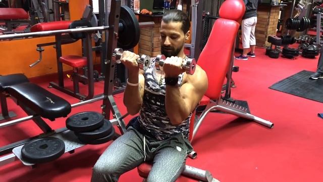 Жим Арнольда! Техника выполнения упражнения! Тренируем дельты!!! смотреть онлайн